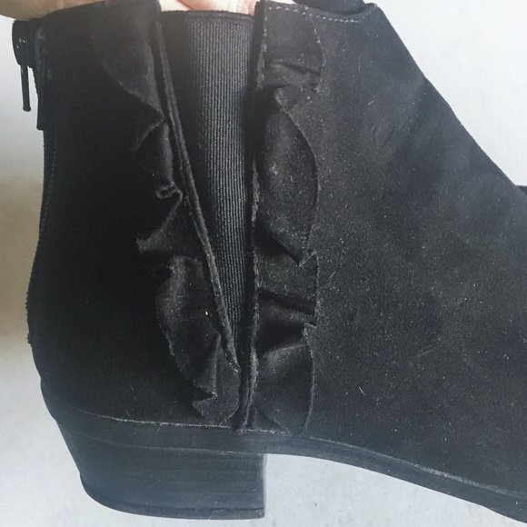 JustFab black chelsea ankle boots / bootie ruffles - Picture 7 of 11